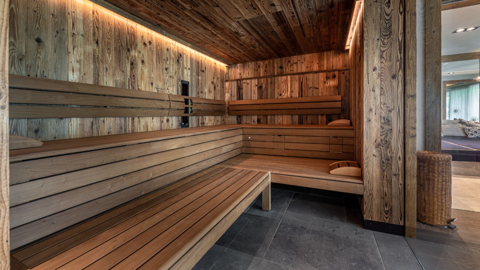 Luxury-Ski-Chalet-Kitzbuhel-Chalet-Schwarzsee-Oxford-Ski-Sauna.jpg