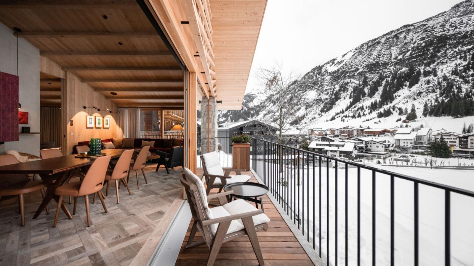 Luxury-Ski-Chalet-Lech-Arla-Vintage-Suite-Oxford-Ski-Balcony.jpg