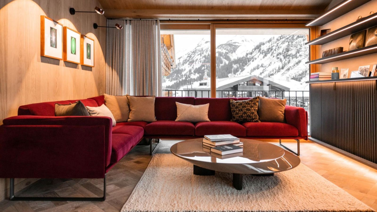 Luxury-Ski-Chalet-Lech-Arla-Vintage-Suite-Oxford-Ski-Lounge.jpg