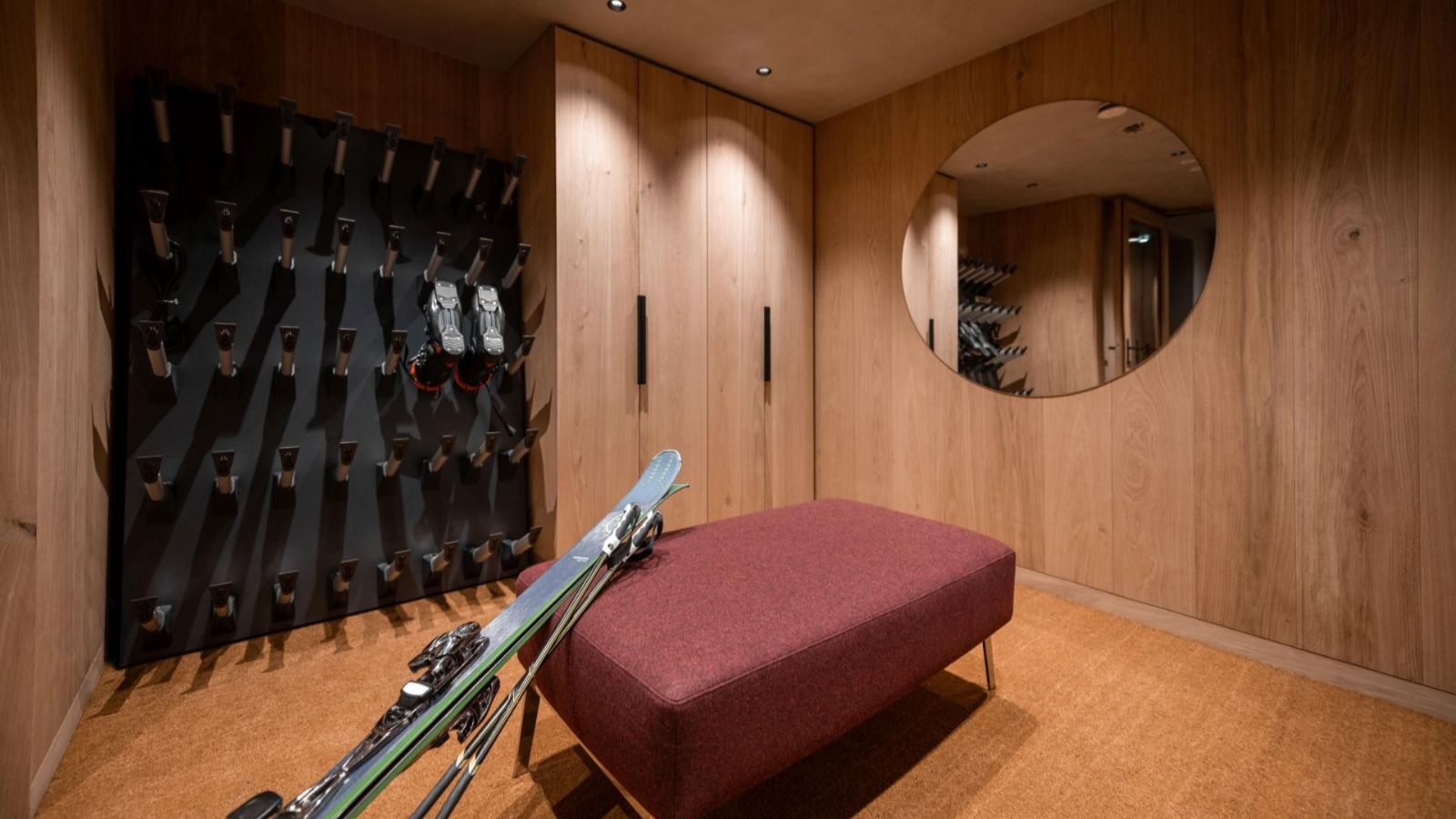 Luxury-Ski-Chalet-Lech-Arla-Vintage-Suite-Oxford-Ski-Ski-Room.jpg