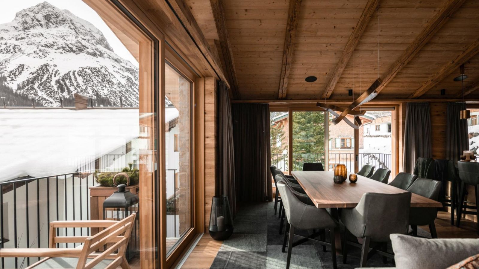Luxury-Ski-Chalet-Arla-Grand-Alpine-Home-Lech-Oxford-Ski-Ski-Dining4.jpg