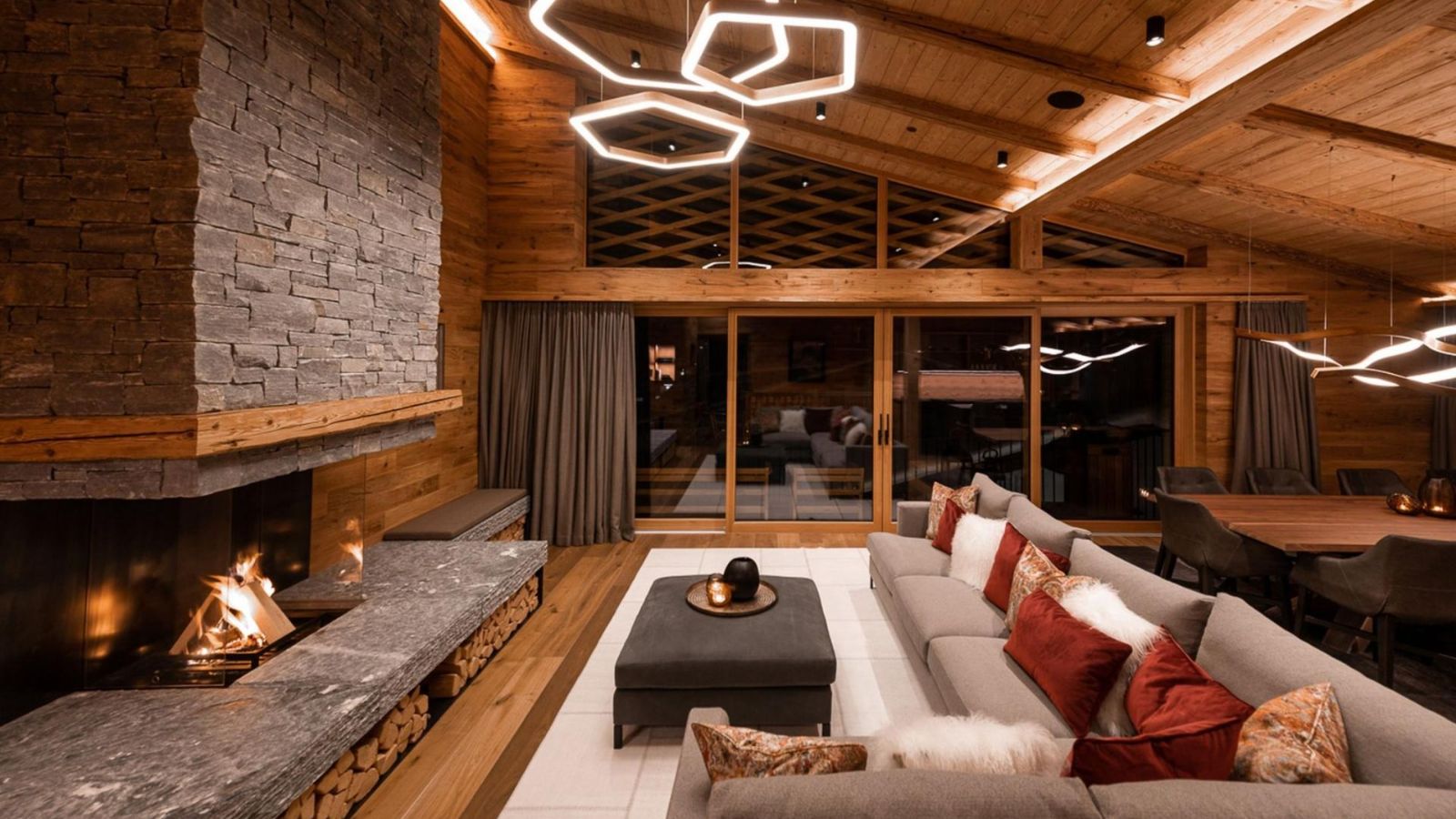 Luxury-Ski-Chalet-Arla-Grand-Alpine-Home-Lech-Oxford-Ski-Lounge.jpg