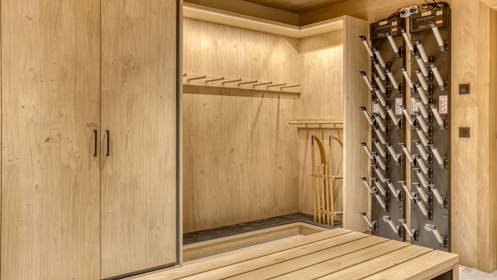 Luxury-Ski-Megeve-Chalet Oliver-Oxford-Ski-Company-Skiroom.jpg