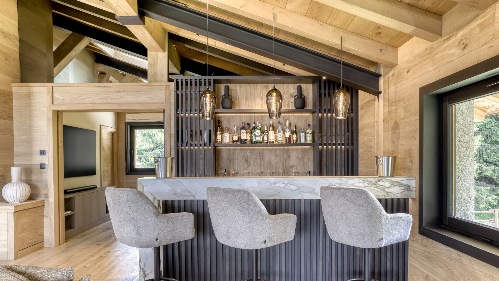 Luxury-Ski-Megeve-Chalet Oliver-Oxford-Ski-Company-Bar.jpg