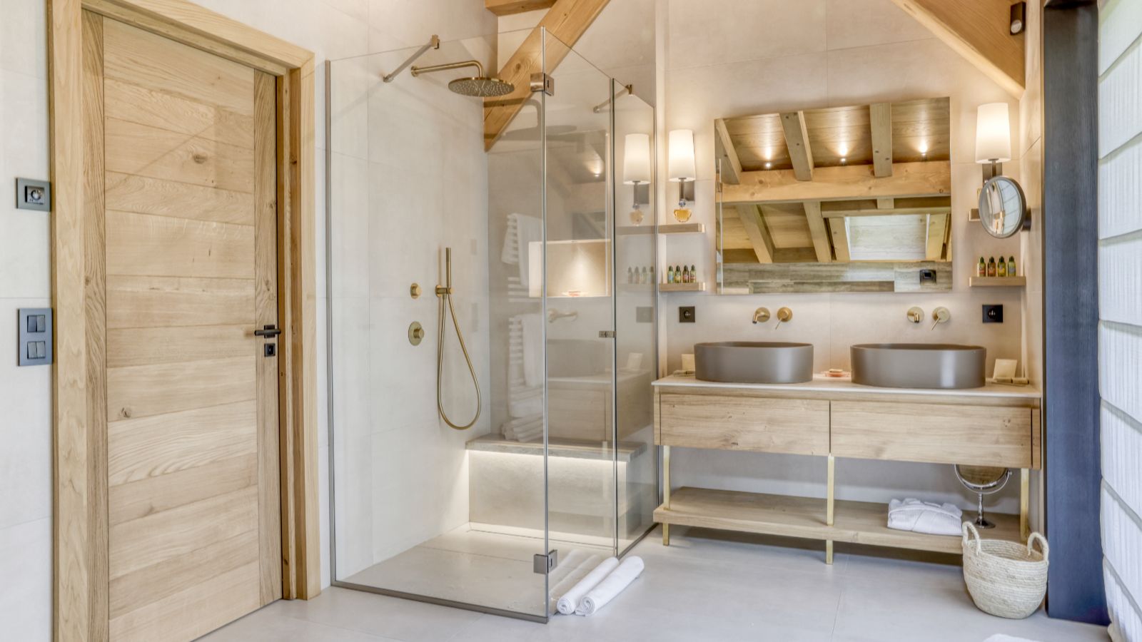 Luxury-Ski-Megeve-Chalet Oliver-Oxford-Ski-Company-bathroom (2).jpg