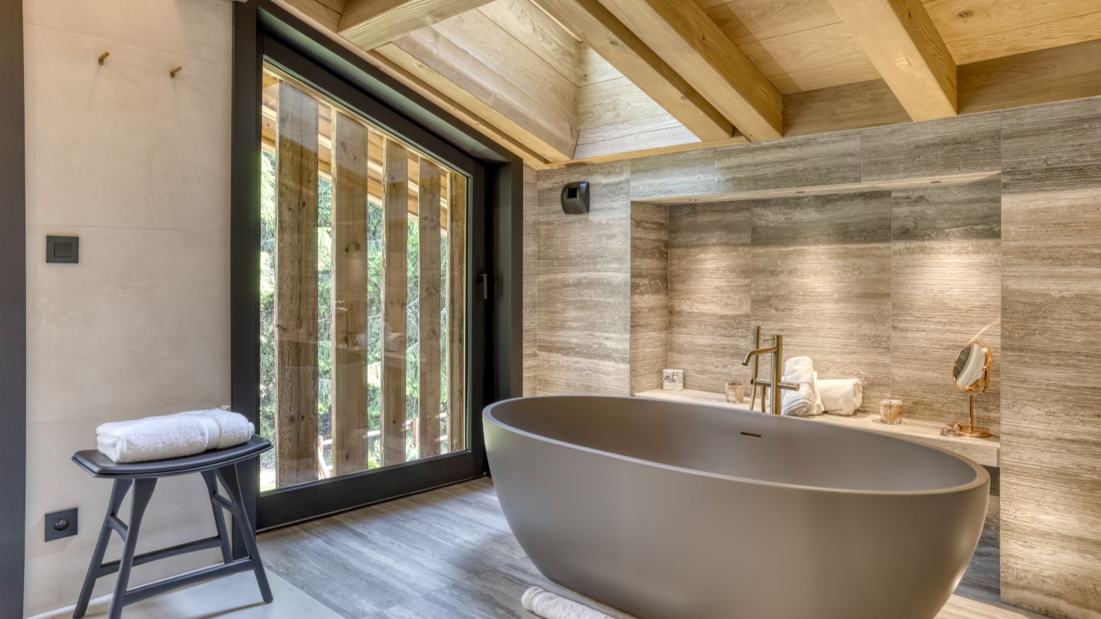 Luxury-Ski-Megeve-Chalet Oliver-Oxford-Ski-Company-Bathroom (3).jpg