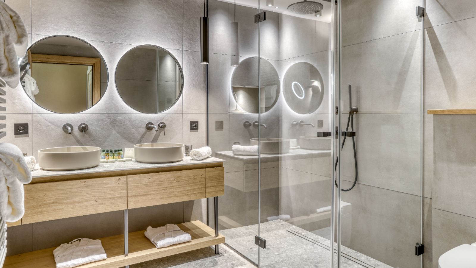 Luxury-Ski-Megeve-Chalet Oliver-Oxford-Ski-Company-Bathroom (7).jpg