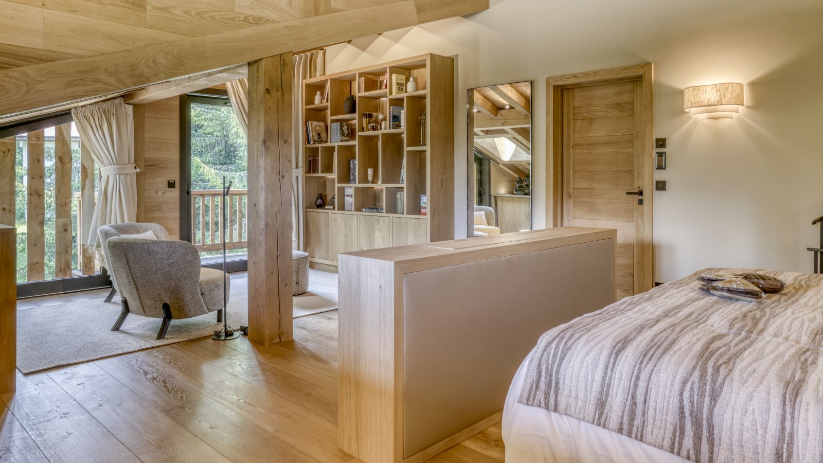 Luxury-Ski-Megeve-Chalet Oliver-Oxford-Ski-Company-Bedroom (3).jpg