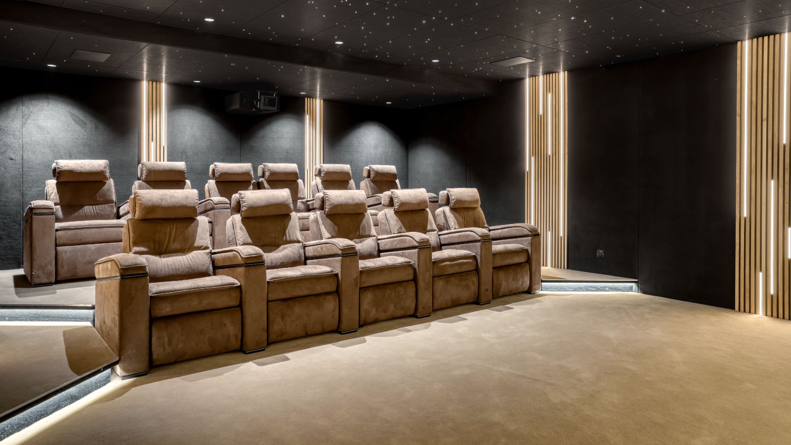 Luxury-Ski-Megeve-Chalet Oliver-Oxford-Ski-Company-Cinema.jpg