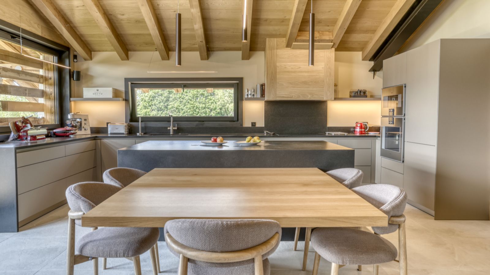 Luxury-Ski-Megeve-Chalet Oliver-Oxford-Ski-Company-kitchen.jpg