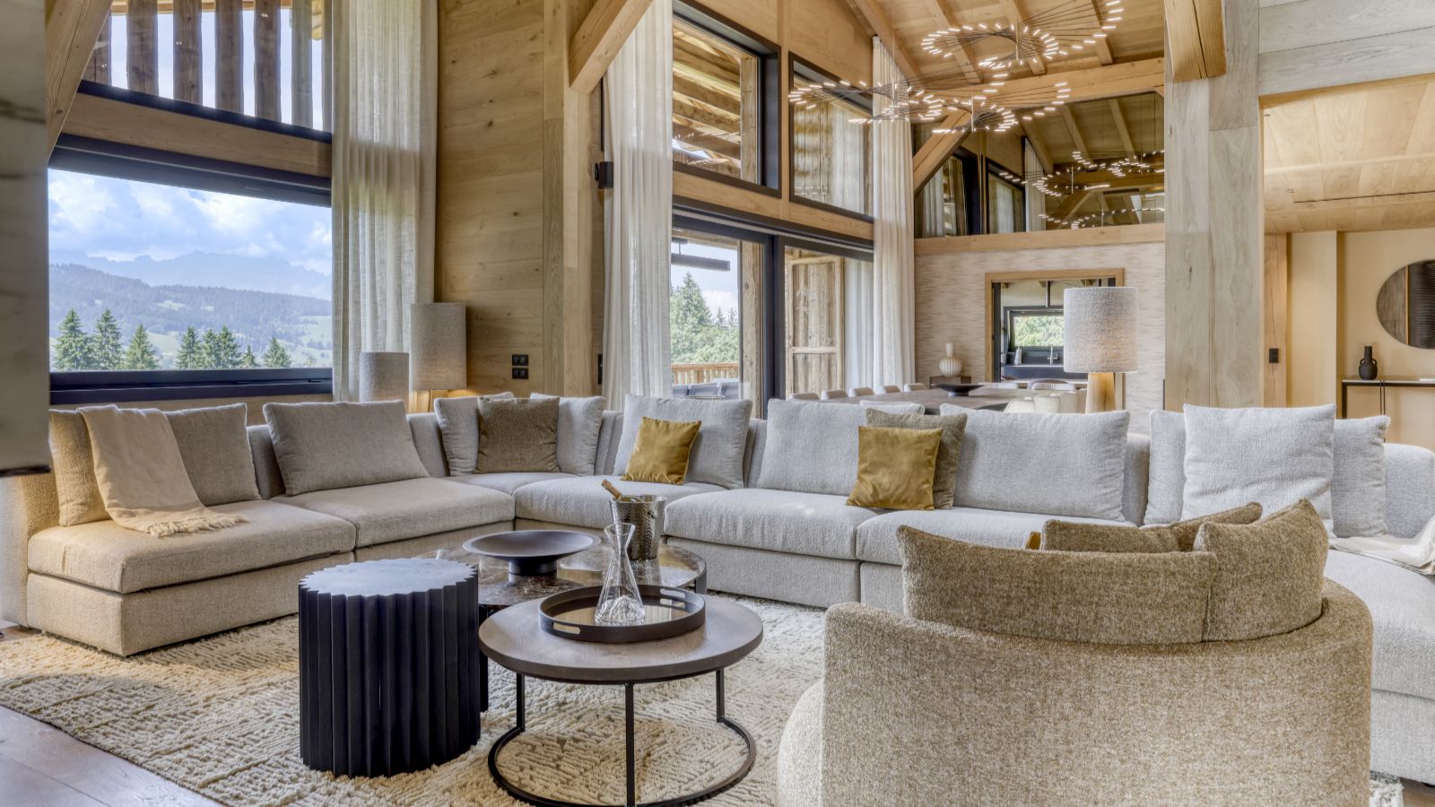 Luxury-Ski-Megeve-Chalet Oliver-Oxford-Ski-Company-Lounge (2).jpg