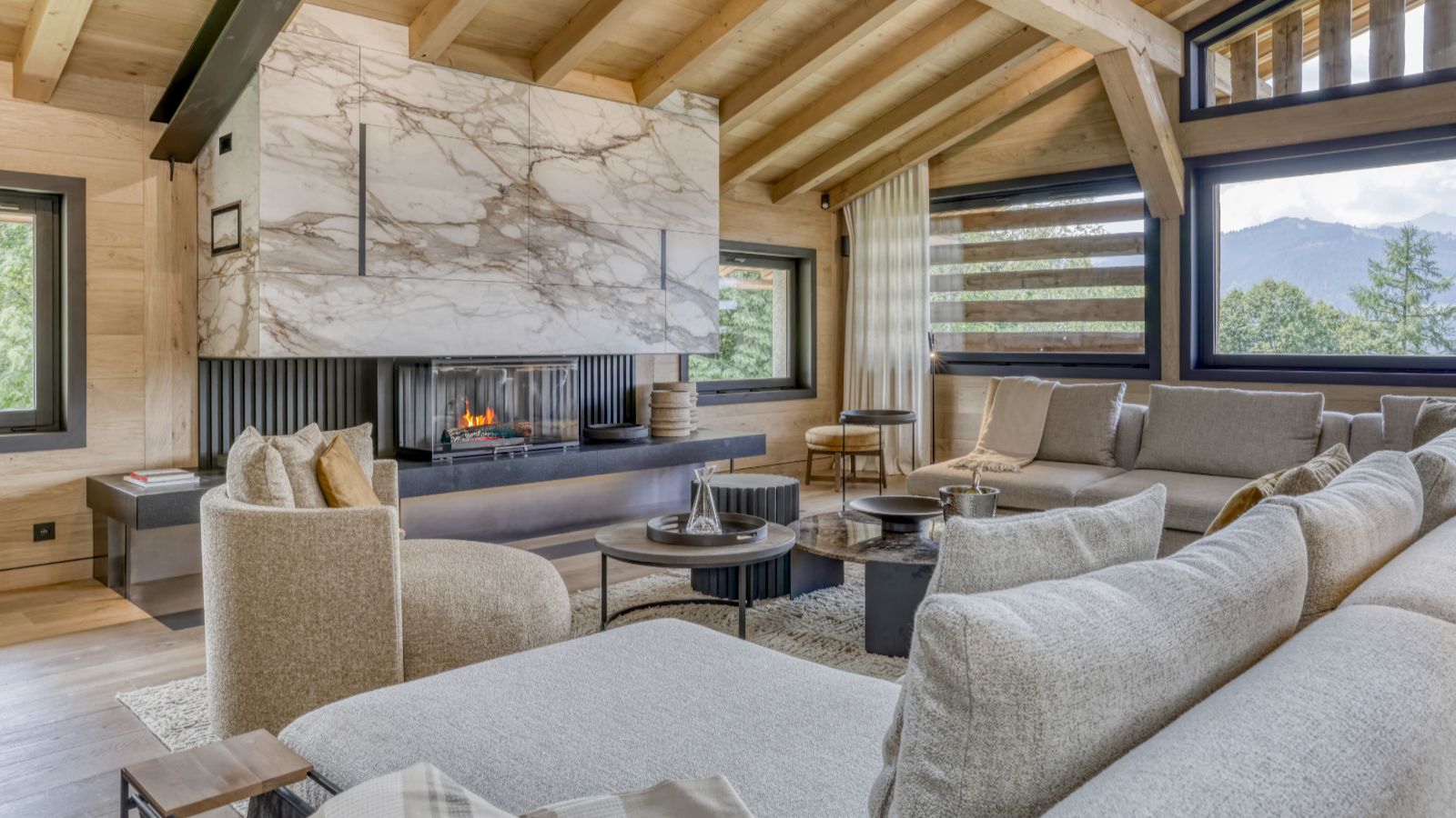 Luxury-Ski-Megeve-Chalet Oliver-Oxford-Ski-Company-Lounge (3).jpg