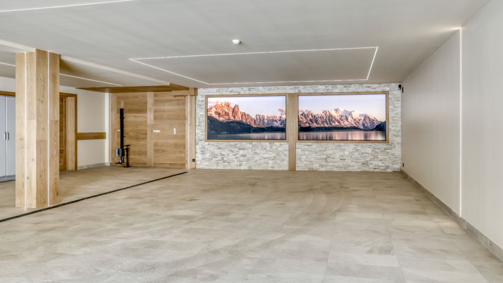 Luxury-Ski-Megeve-Chalet Oliver-Oxford-Ski-Company-Parking.jpg