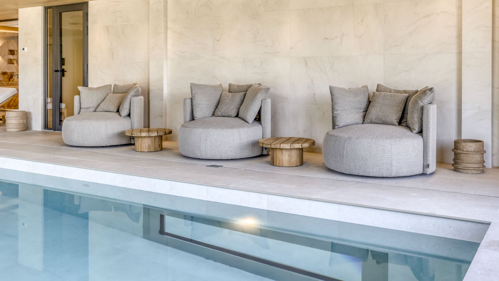 Luxury-Ski-Megeve-Chalet Oliver-Oxford-Ski-Company-pool (2).jpg