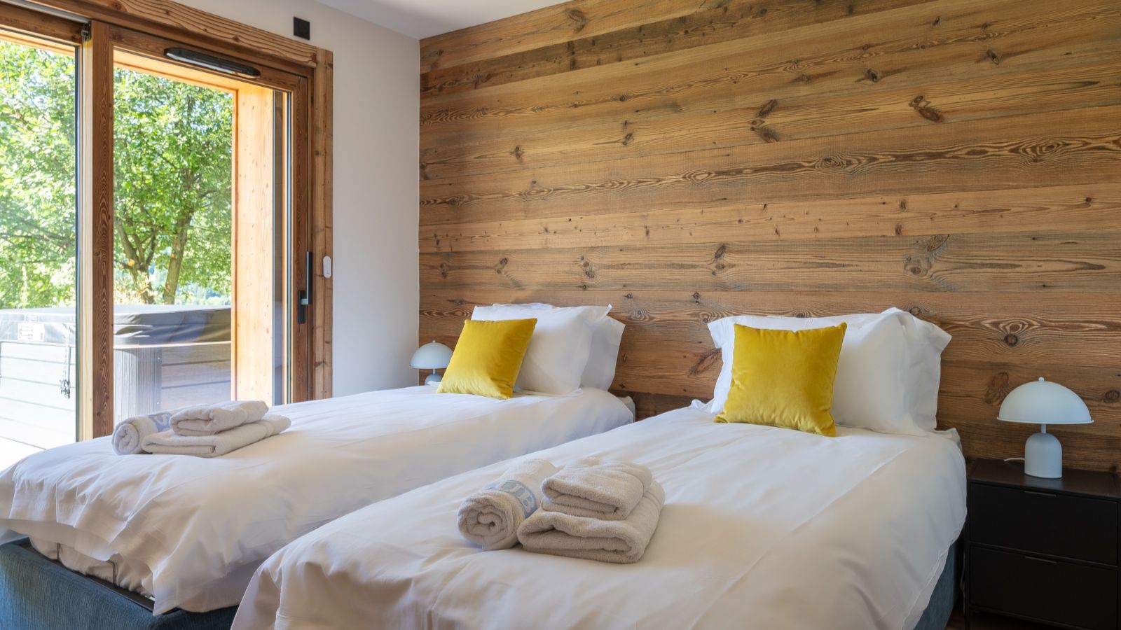 Luxury-Ski-Chalet-Les-Gets-Chalet-Magnolia-Oxford-Ski-Bedoom (20).jpg
