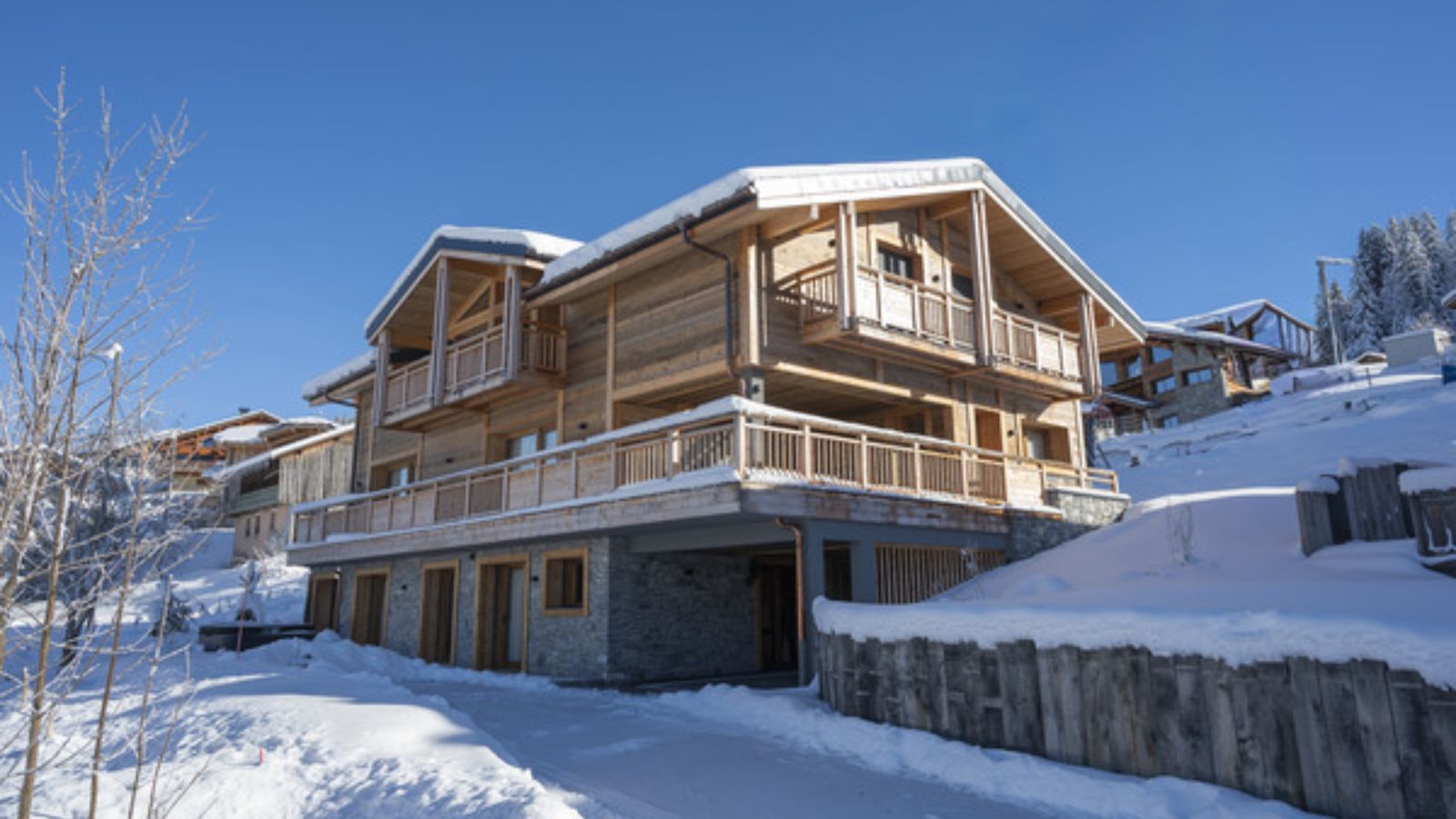 Luxury-Ski-Chalet-Les-Gets-Chalet-Magnolia-Oxford-Ski-Exterior.jpg