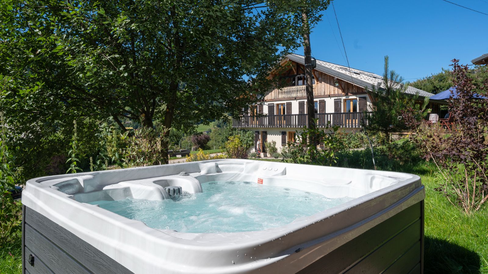 Luxury-Ski-Chalet-Les-Gets-Chalet-Magnolia-Oxford-Ski-Hot-Tub.jpg