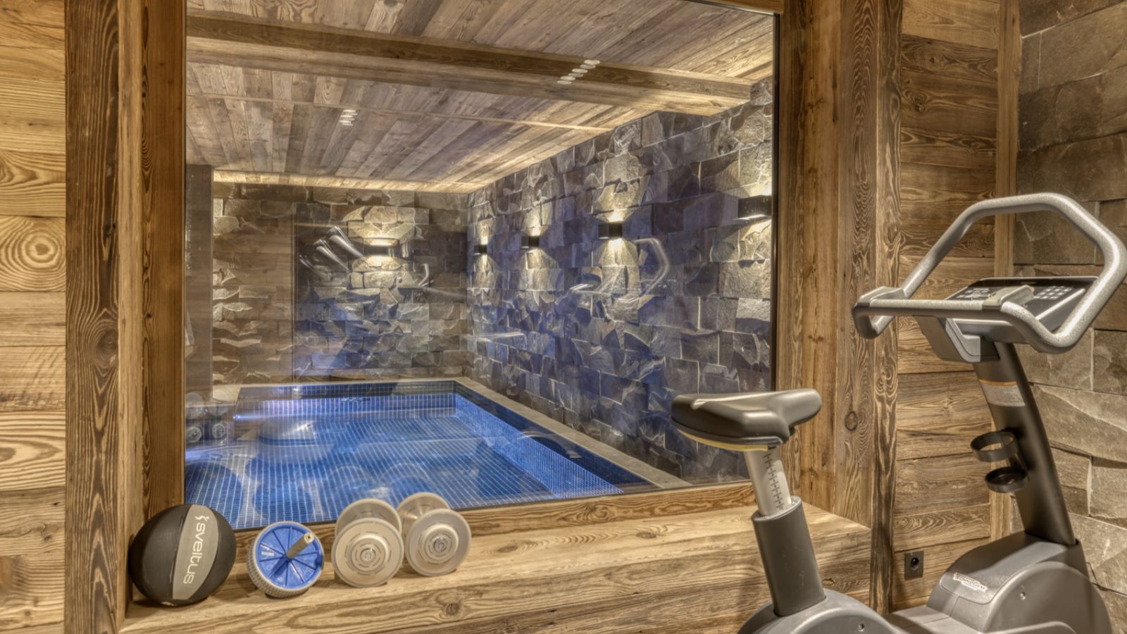 Luxury-Ski-Chalet-Megeve- ChaletL'Échappée-d'Arbois-Oxford-Ski-Company-Pool (2).jpg