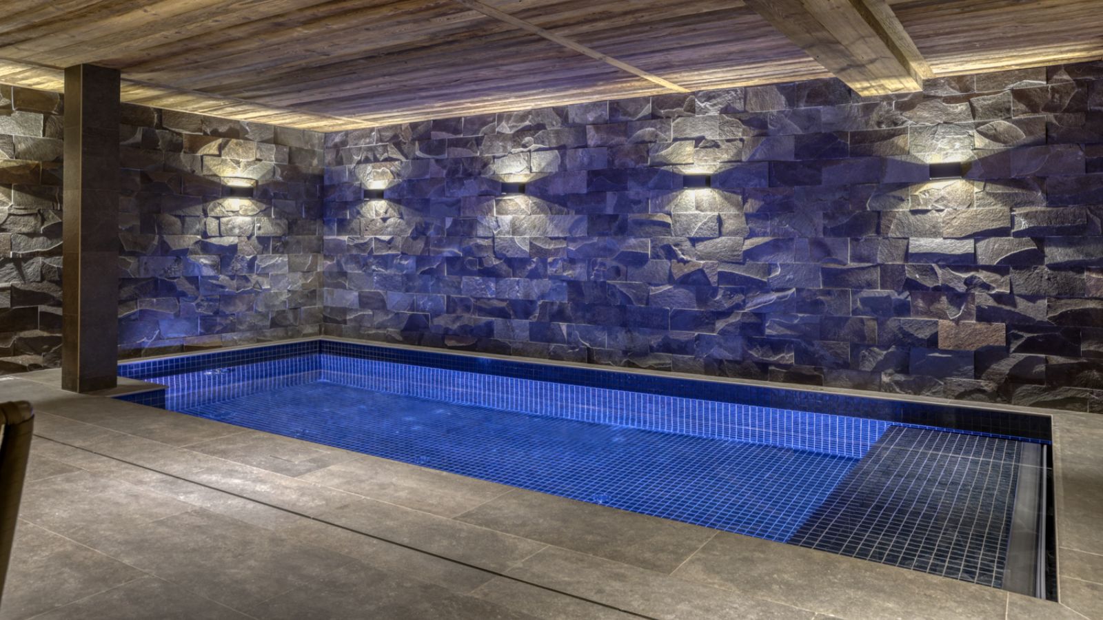 Luxury-Ski-Chalet-Megeve- ChaletL'Échappée-d'Arbois-Oxford-Ski-Company-Pool.jpg