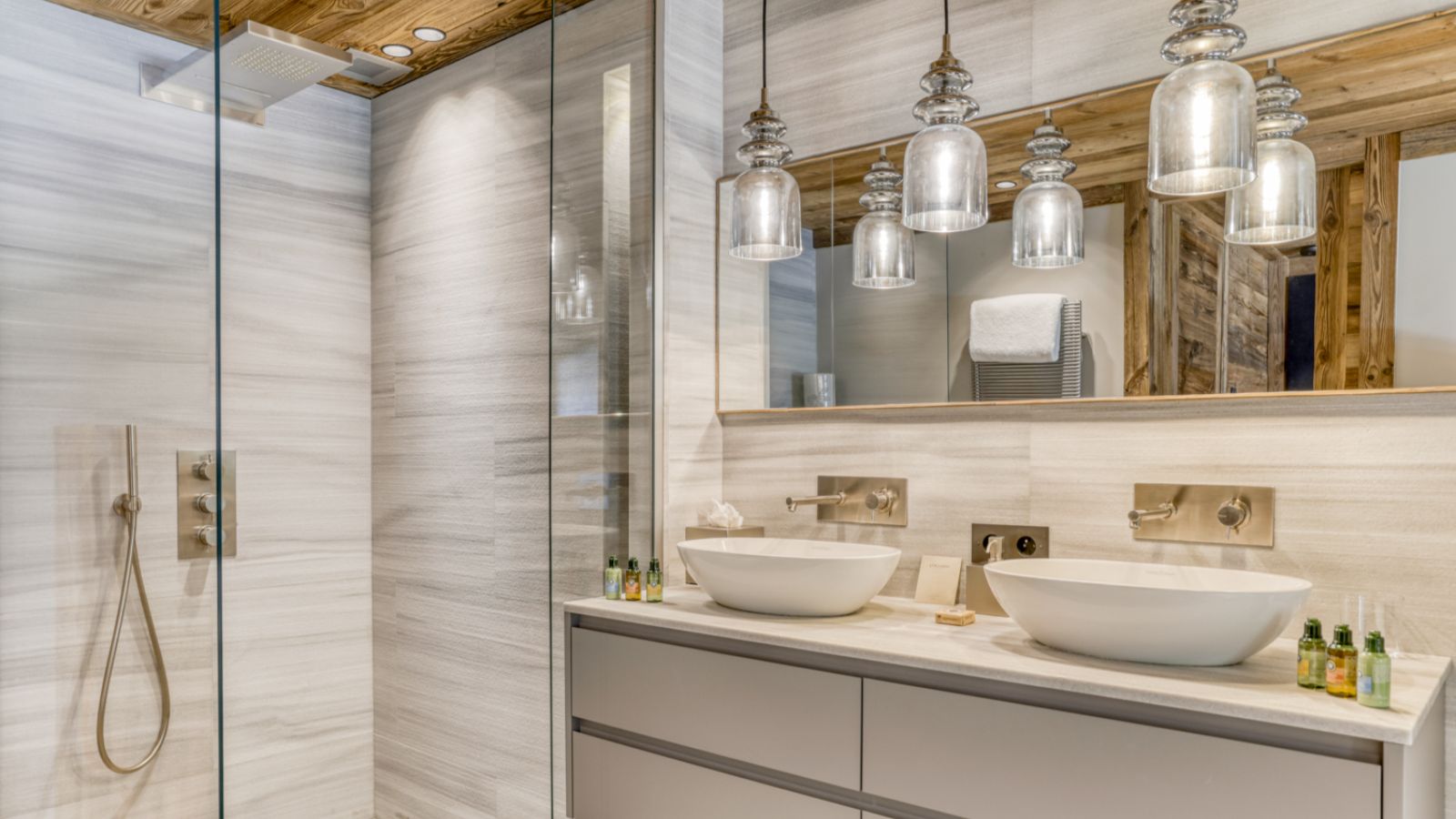 Luxury-Ski-Chalet-Megeve- ChaletL'Échappée-d'Arbois-Oxford-Ski-Company Bathroom.jpg