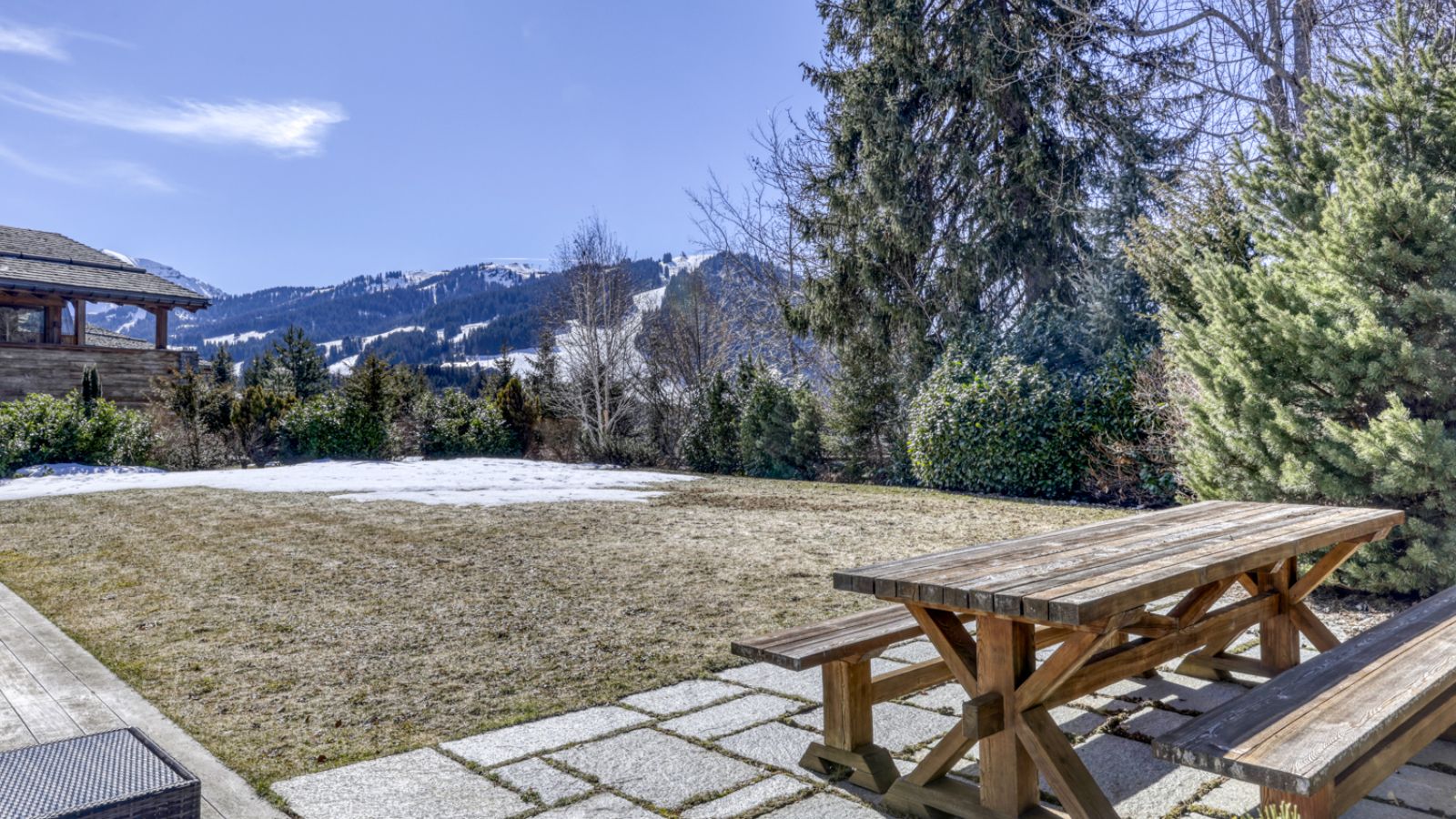 Luxury-Ski-Chalet-Megeve- ChaletL'Échappée-d'Arbois-Oxford-Ski-Company -Outside.jpg