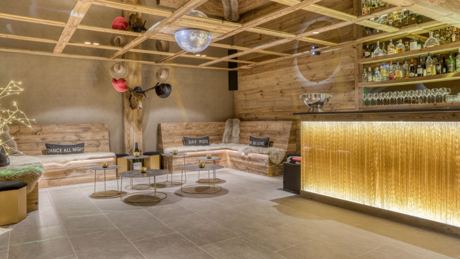 Luxury-Ski-Chalet-Megeve- ChaletL'Échappée-d'Arbois-Oxford-Ski-Company-Bar (4).jpg
