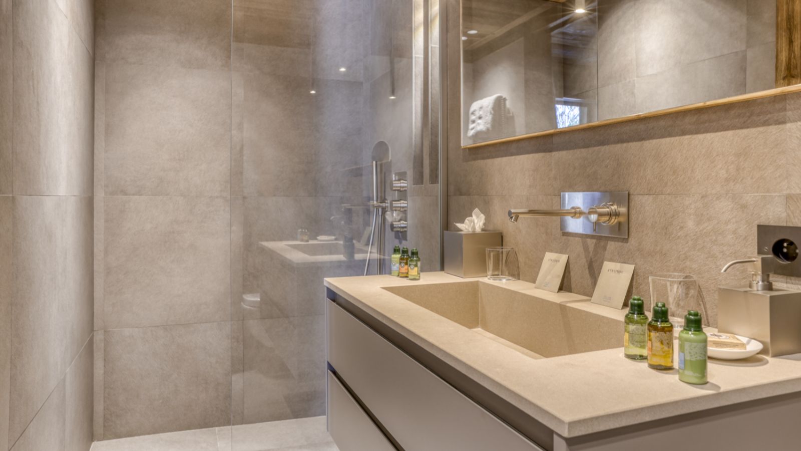 Luxury-Ski-Chalet-Megeve- ChaletL'Échappée-d'Arbois-Oxford-Ski-Company-Bathroom.jpg