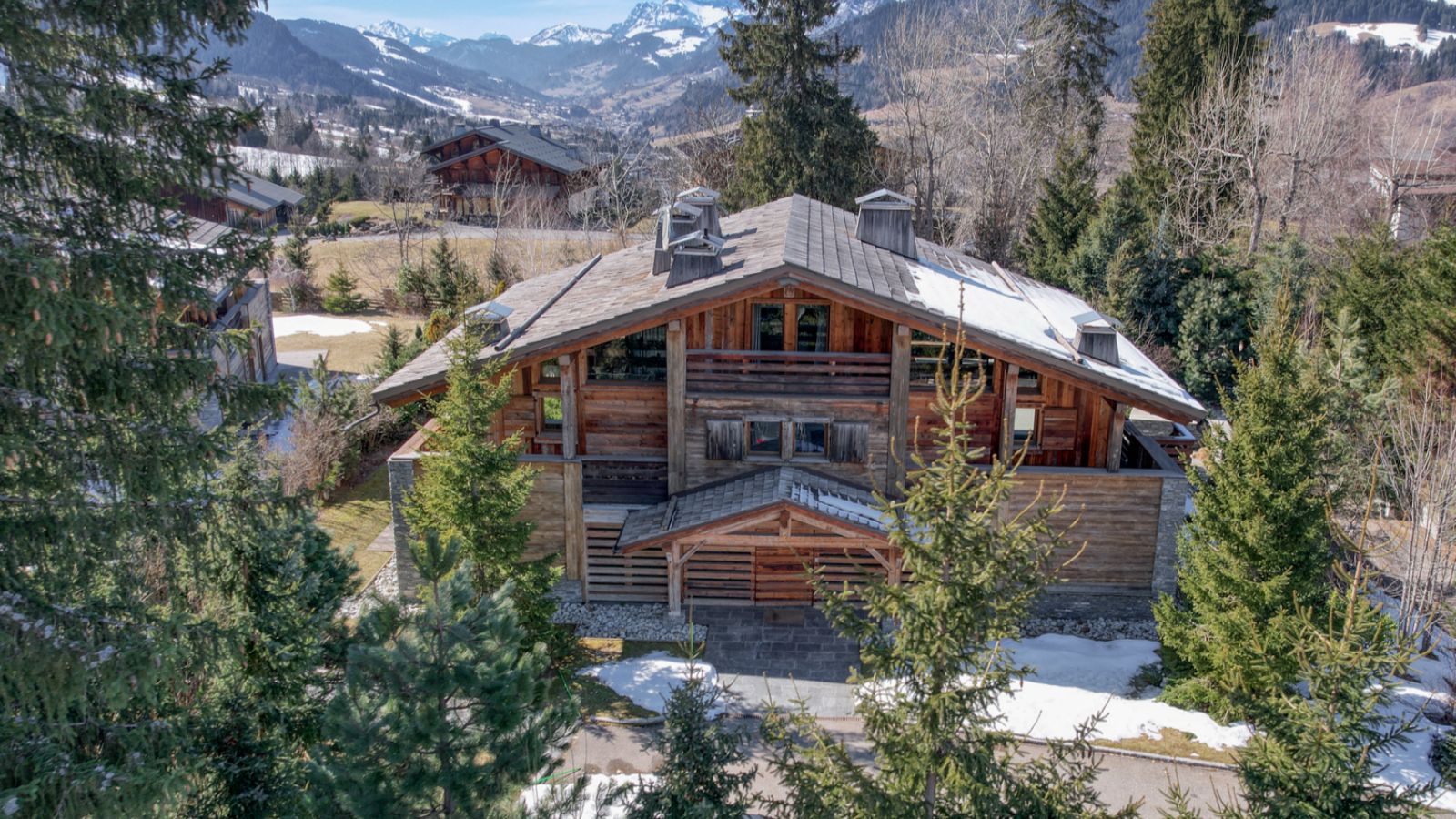 Luxury-Ski-Chalet-Megeve- ChaletL'Échappée-d'Arbois-Oxford-Ski-Company-Chalet (3).jpg