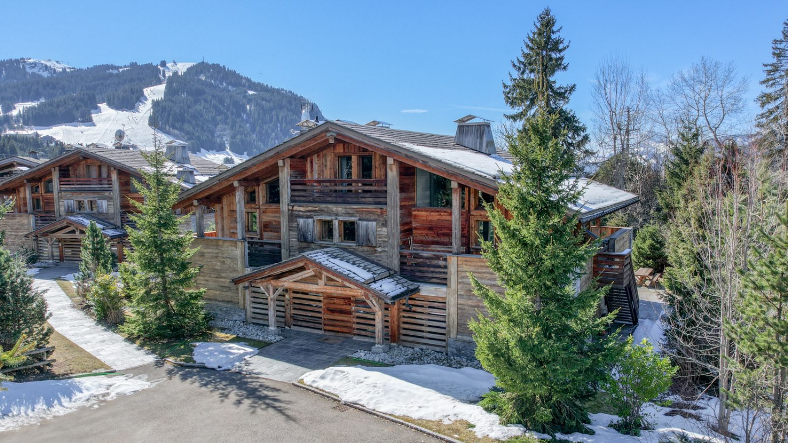 Luxury-Ski-Chalet-Megeve- ChaletL'Échappée-d'Arbois-Oxford-Ski-Company-Chalet (4).jpg
