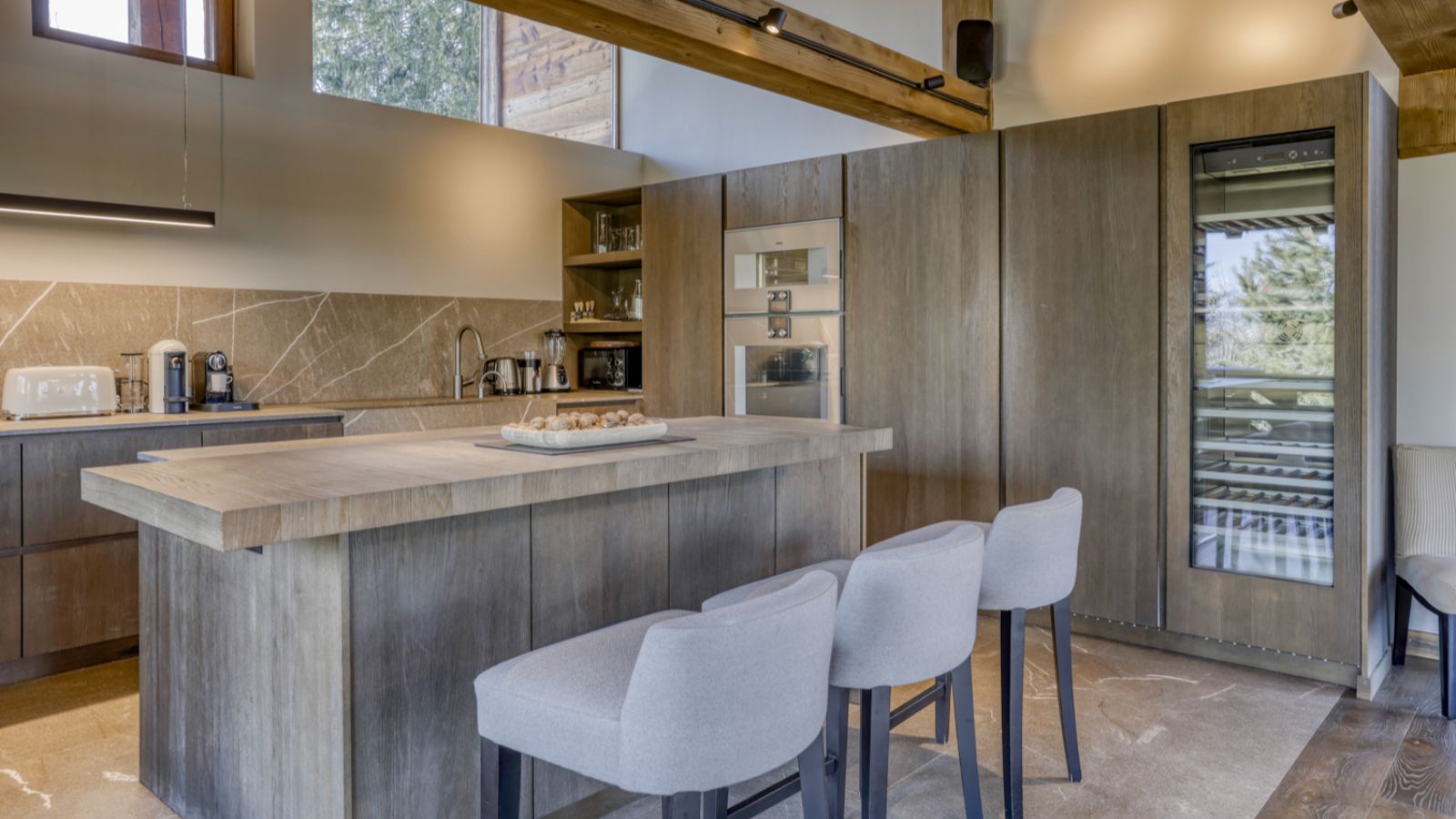 Luxury-Ski-Chalet-Megeve- ChaletL'Échappée-d'Arbois-Oxford-Ski-Company-Kitchen (2).jpg