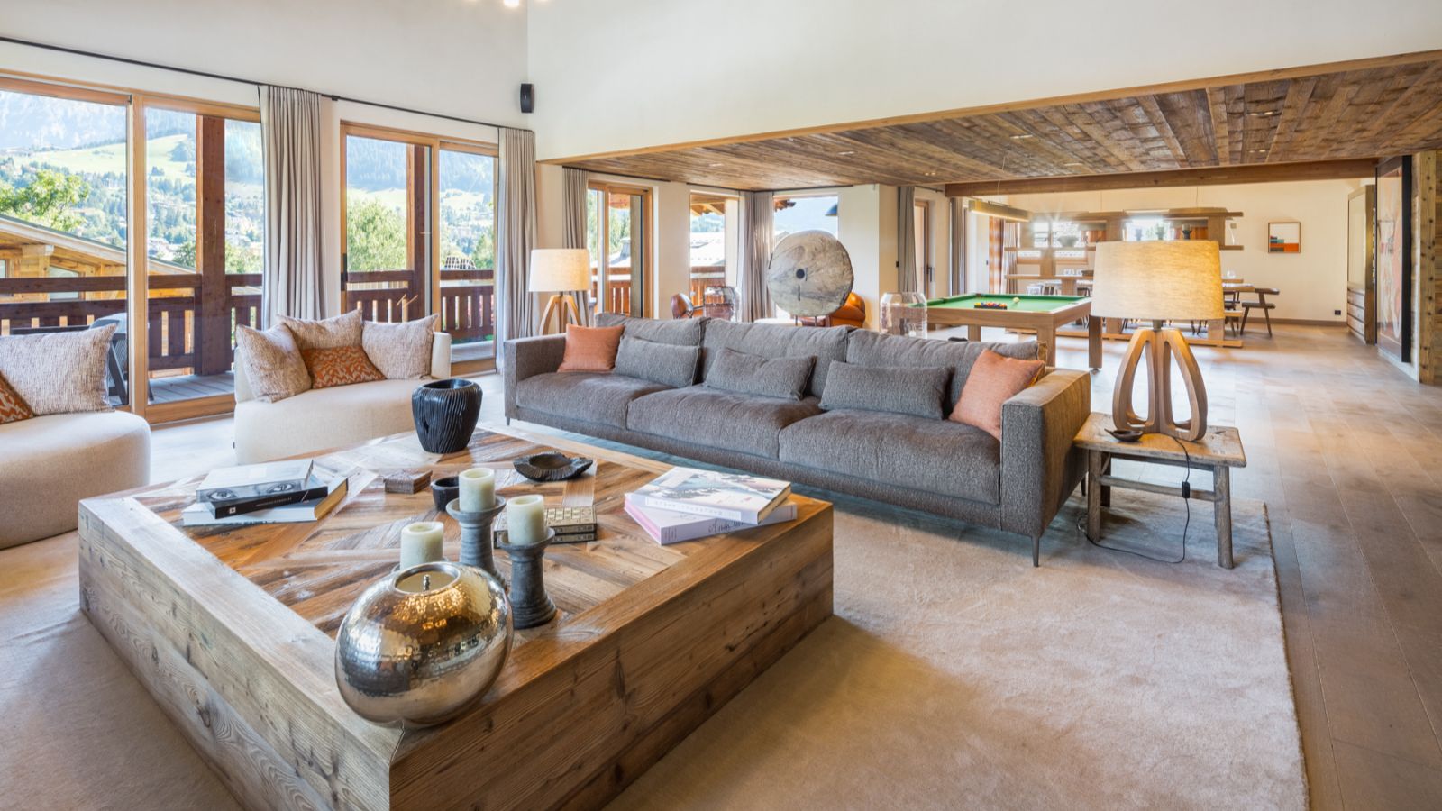 Luxury-Ski-Chalet-Megeve-Chalet-Karve-Oxford-Ski-Company-Lounge (2).jpg