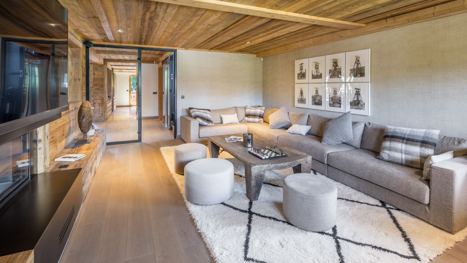 Luxury-Ski-Chalet-Megeve-Chalet-Karve-Oxford-Ski-Company-Lounge.jpg