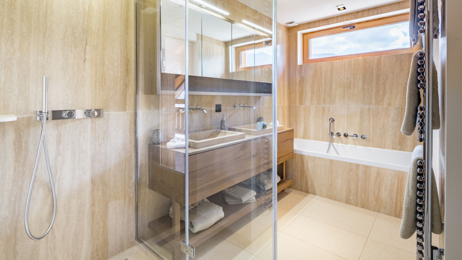 Luxury-Ski-Chalet-Megeve-Chalet-Karve-Oxford-Ski-Company-Bathroom (2).jpg