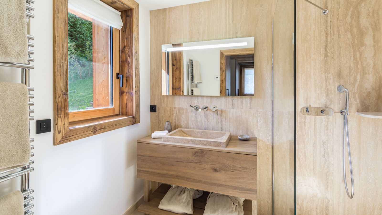 Luxury-Ski-Chalet-Megeve-Chalet-Karve-Oxford-Ski-Company-Bathroom.jpg