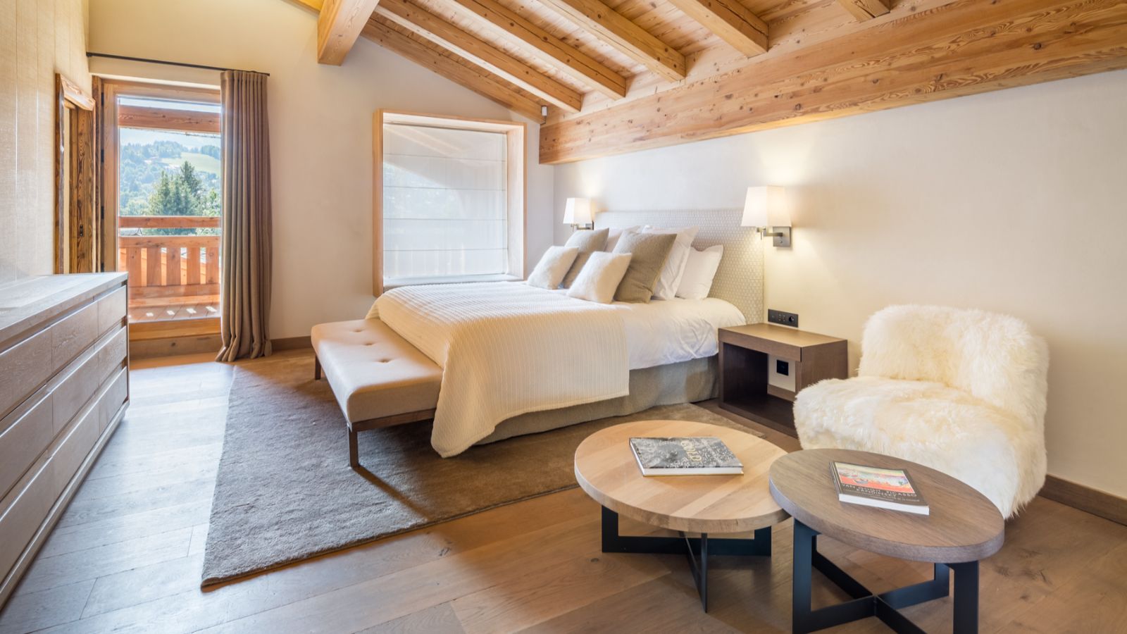 Luxury-Ski-Chalet-Megeve-Chalet-Karve-Oxford-Ski-Company-Bedroom (5).jpg