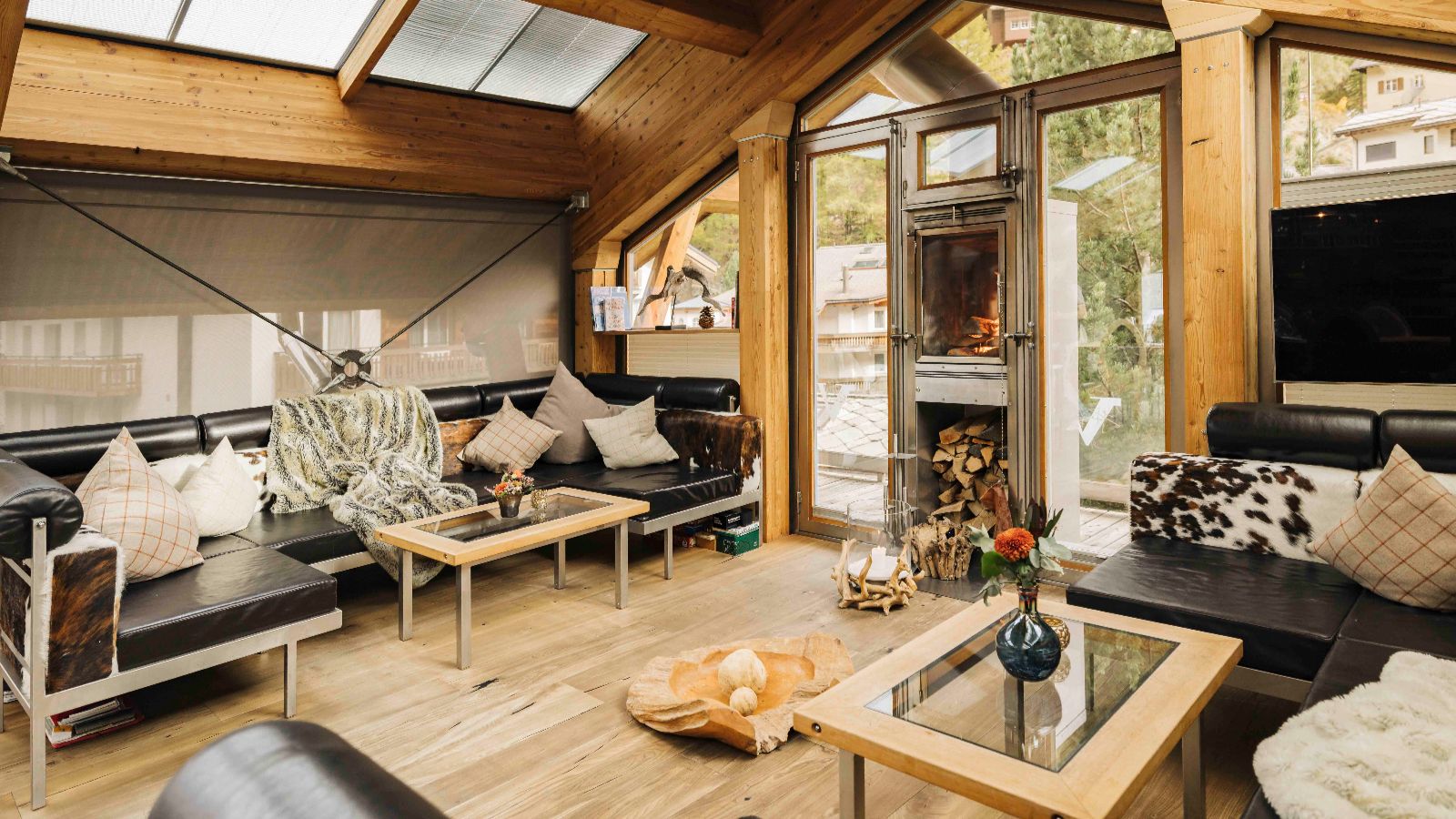 Luxury-Ski-Chalet Backstage-Zermatt-Oxford-ski-Company -Lounge.jpg