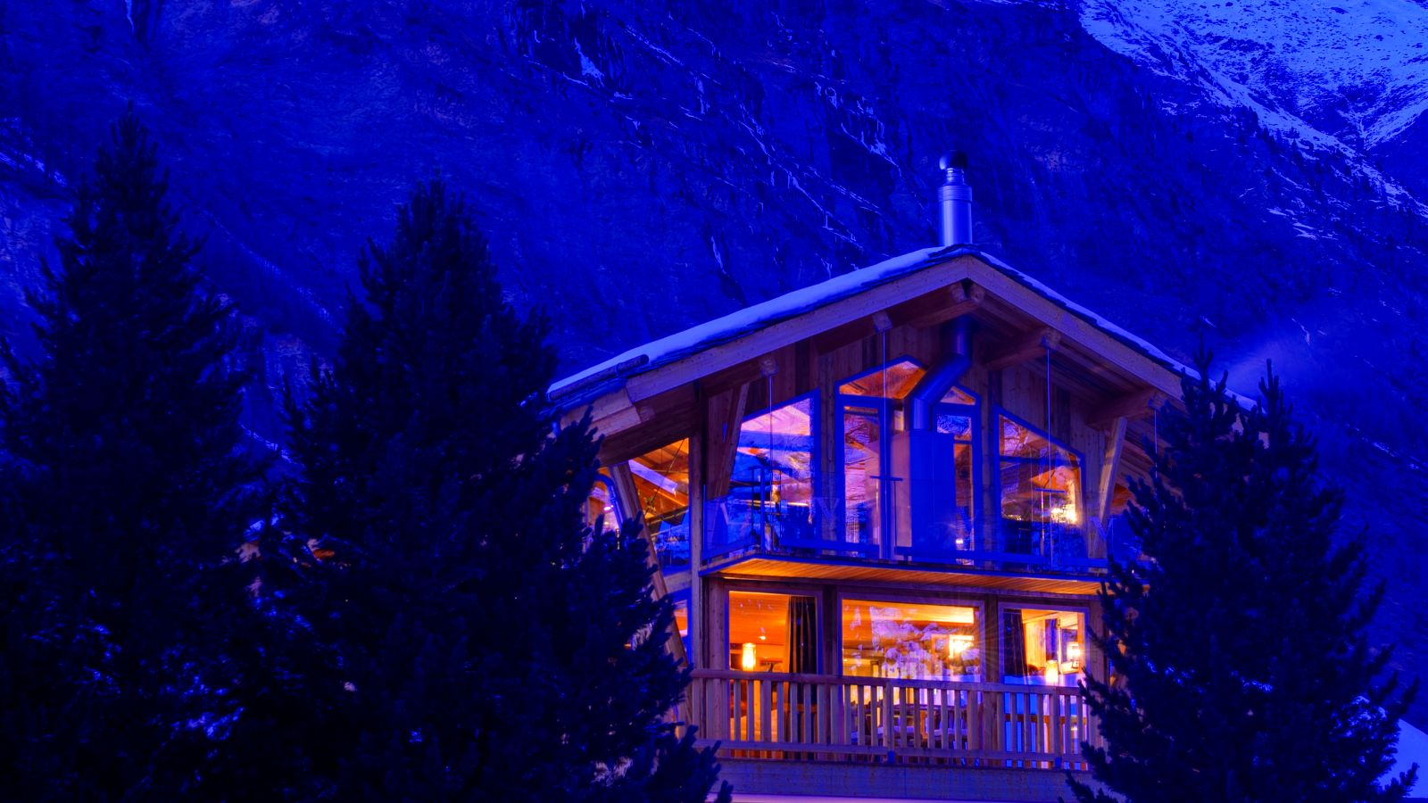 Luxury-Ski-Chalet Backstage-Zermatt-Oxford-ski-Company -Chalet (2).jpg