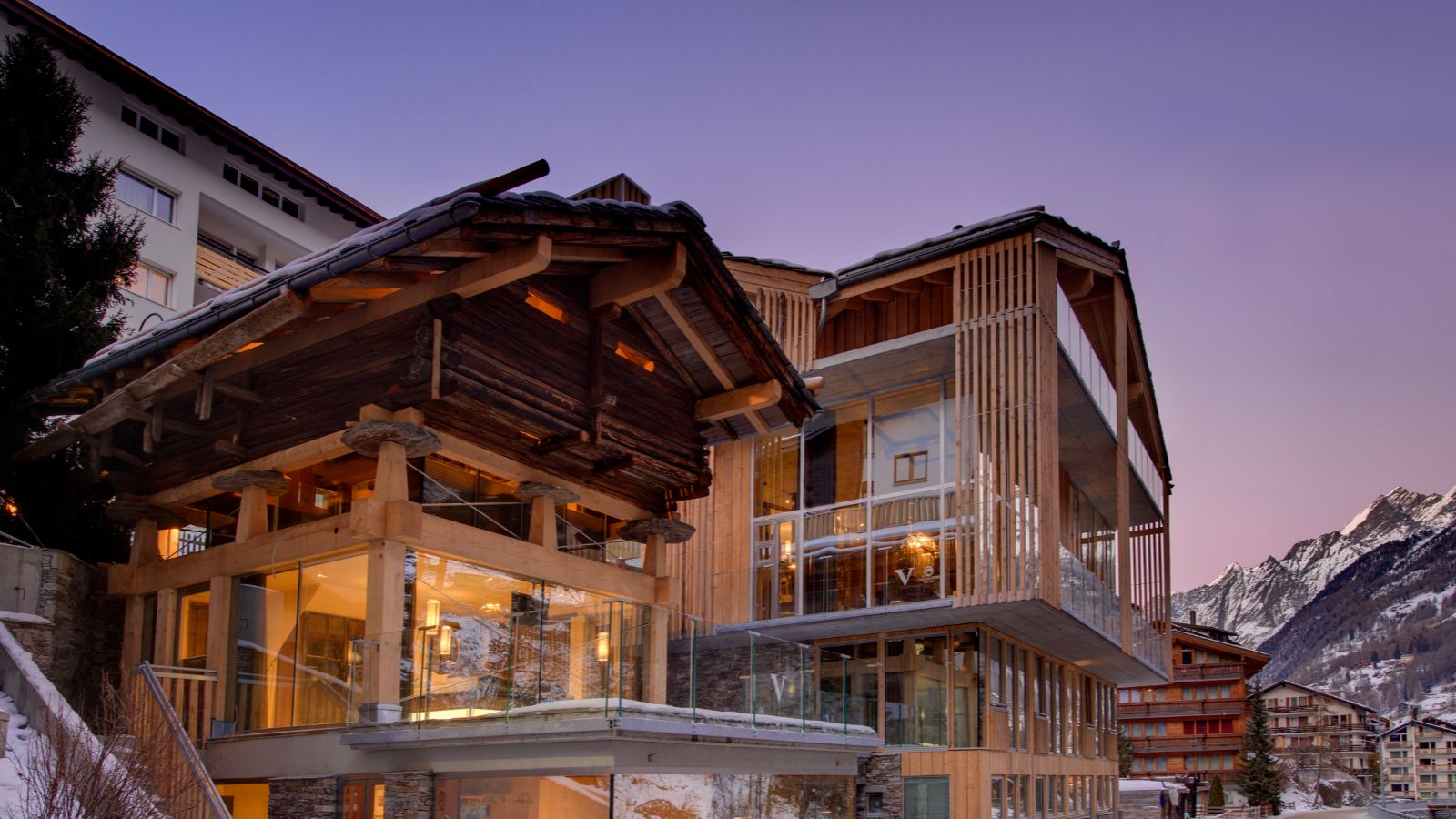 Luxury-Ski-BackstageLoft-Zermatt-Oxford-Ski-Company-Chalet (2).jpg