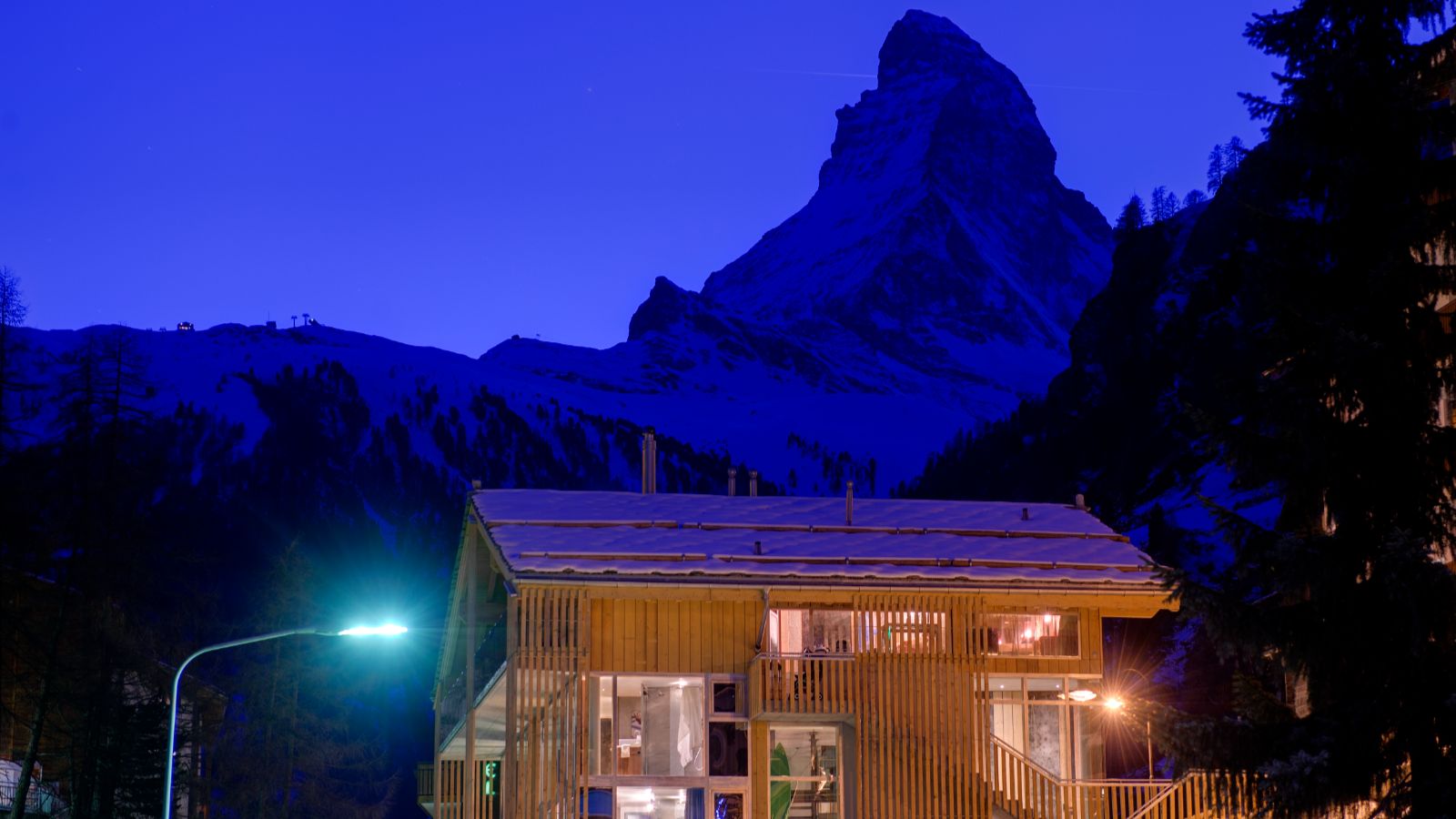 Luxury-Ski-BackstageLoft-Zermatt-Oxford-Ski-Company-Chalet.jpg