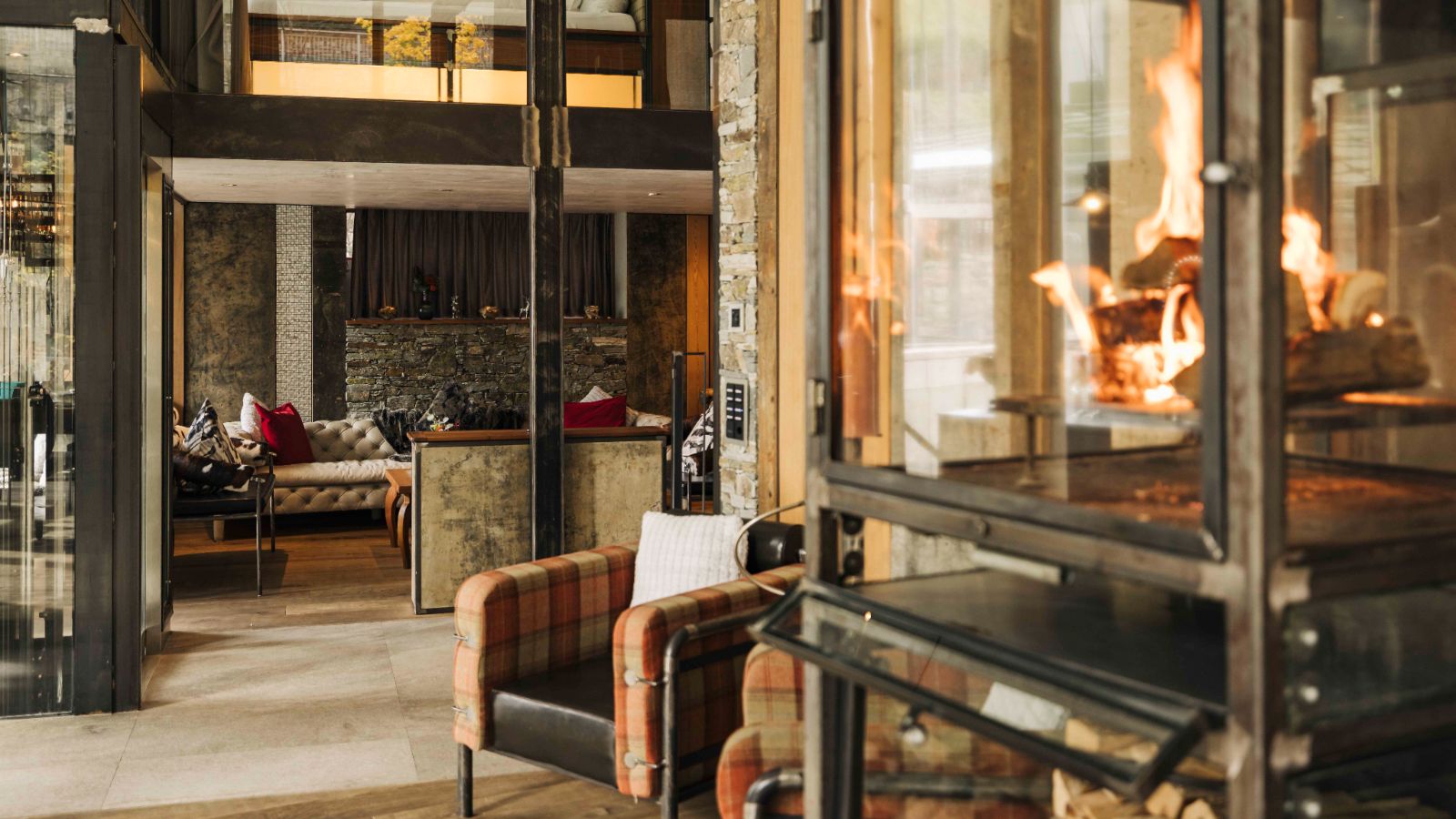 Luxury-Ski-BackstageLoft-Zermatt-Oxford-Ski-Company -Living.jpg