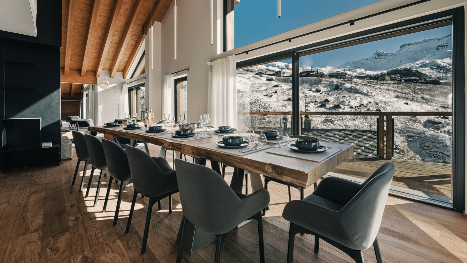 Luxury-Ski-Chalet-Chalet Breithorn -Oxford-Ski-Company-Dining.jpg