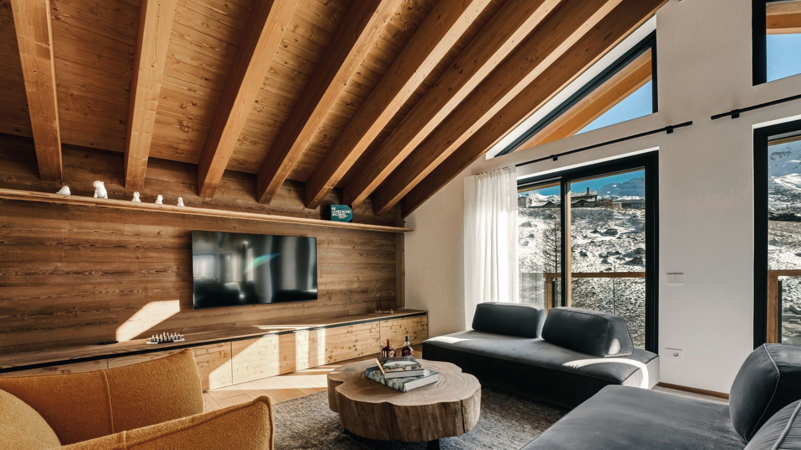 Luxury-Ski-Chalet-Chalet Breithorn -Oxford-Ski-Company-Lounge.jpg