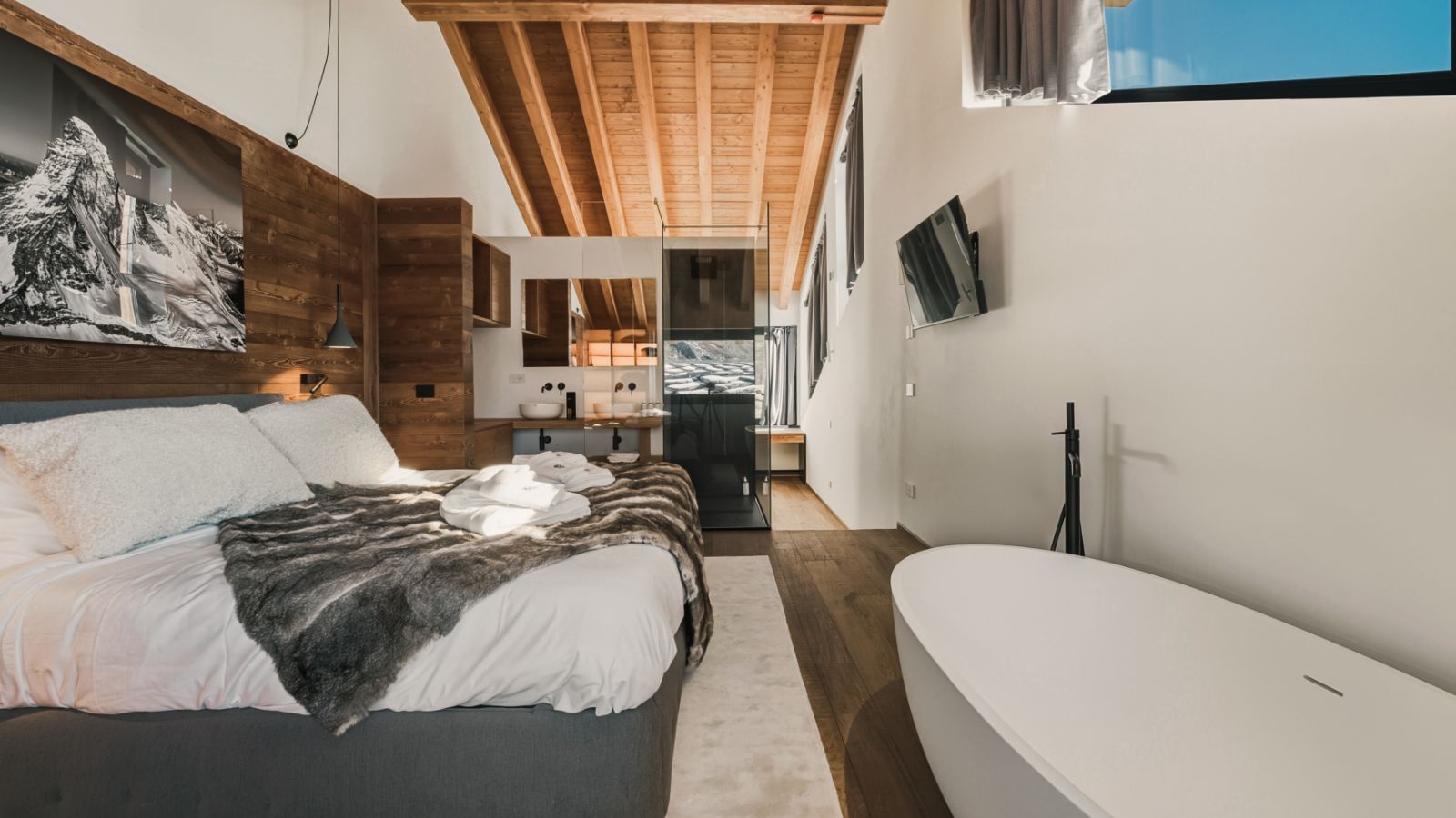 Luxury-Ski-Chalet-Chalet Breithorn -Oxford-Ski-Company -Bedroom.jpg