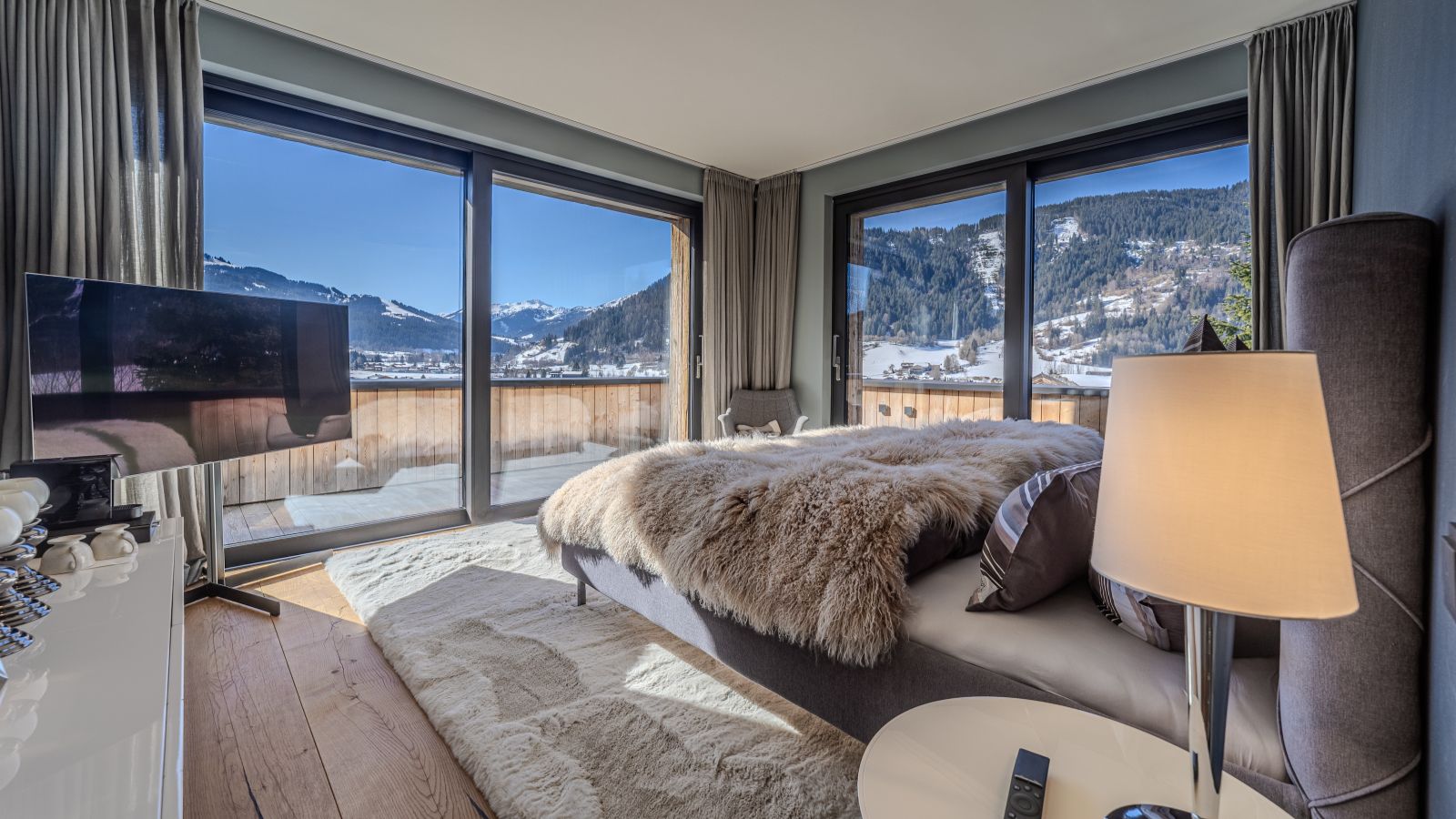 Luxury-Ski-Chalet-Kitzbuhel-Chalet-Materia-Oxford-Ski-Bedroom (18).jpg