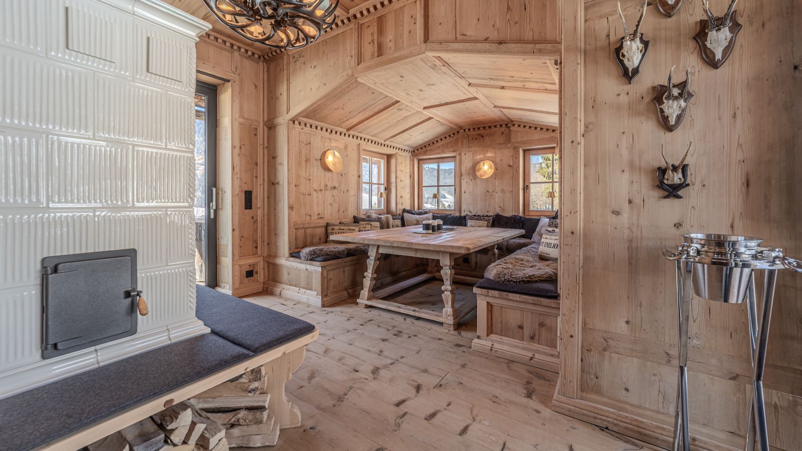 Luxury-Ski-Chalet-Kitzbuhel-Chalet-Materia-Oxford-Ski-Dining.jpg