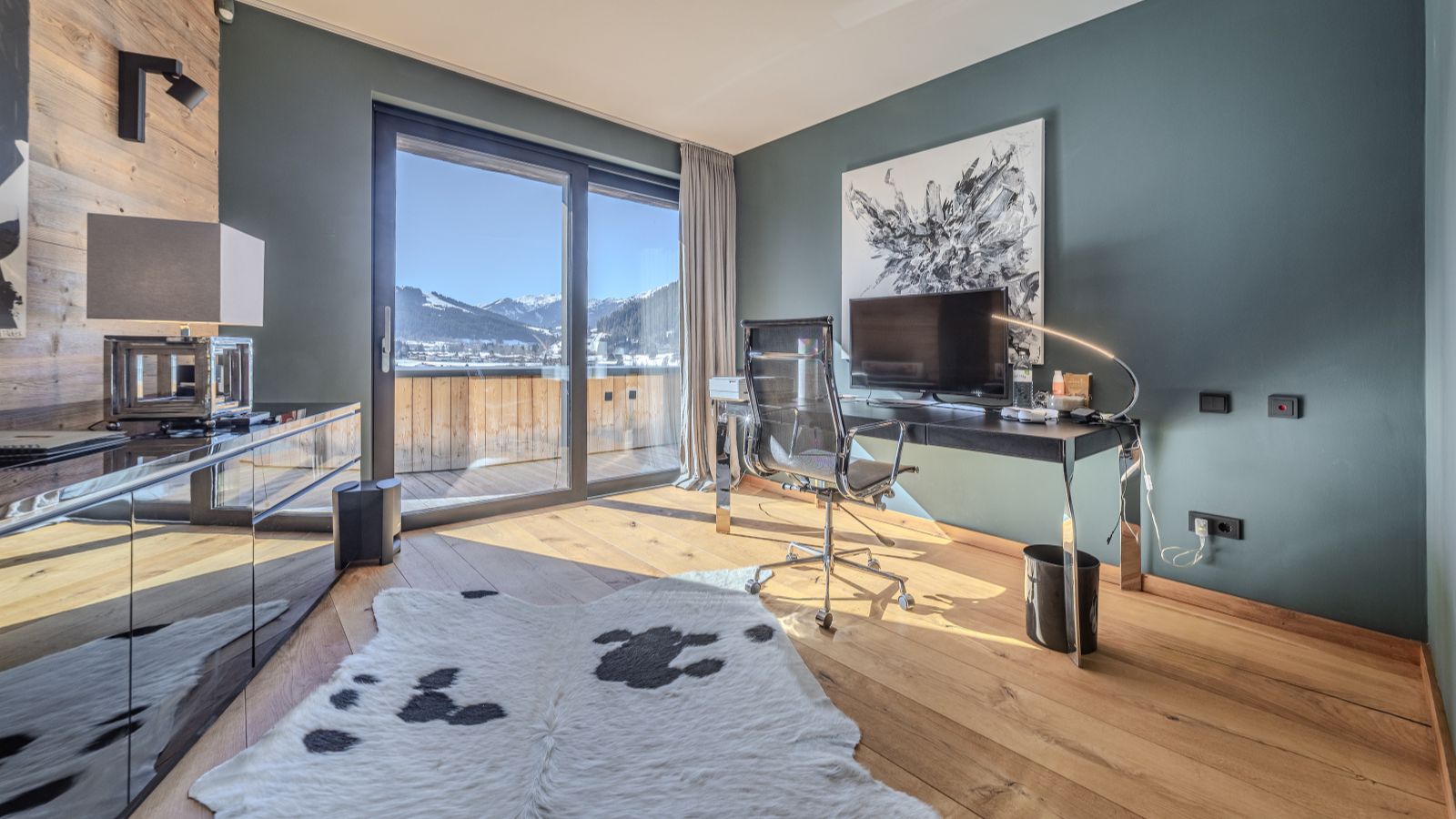 Luxury-Ski-Chalet-Kitzbuhel-Chalet-Materia-Oxford-Ski-Office.jpg
