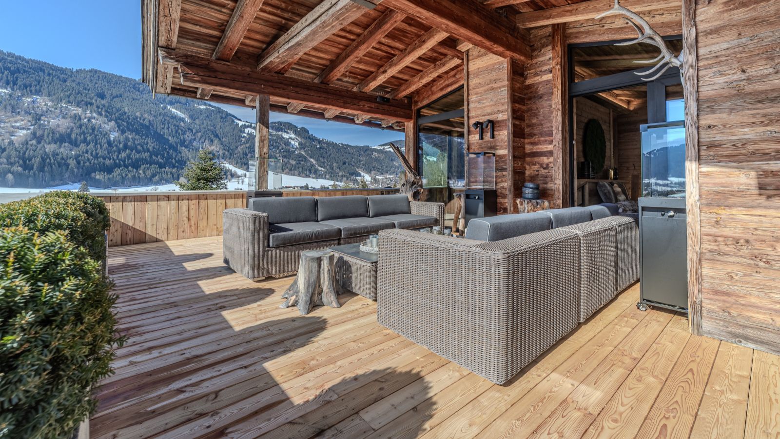 Luxury-Ski-Chalet-Kitzbuhel-Chalet-Materia-Oxford-Ski-Terrace2.jpg
