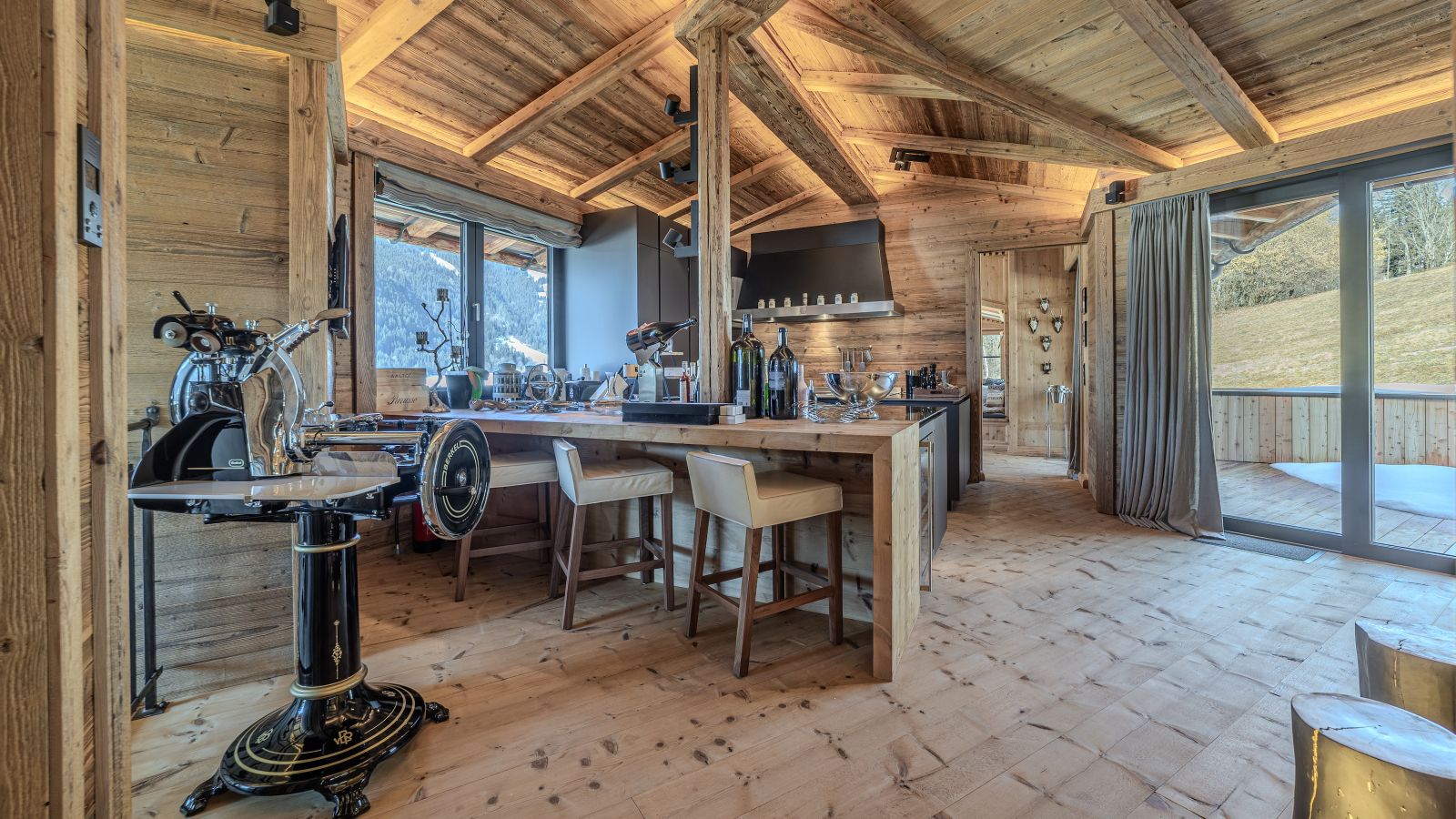 Luxury-Ski-Chalet-Kitzbuhel-Chalet-Materia-Oxford-Ski-Bar.jpg