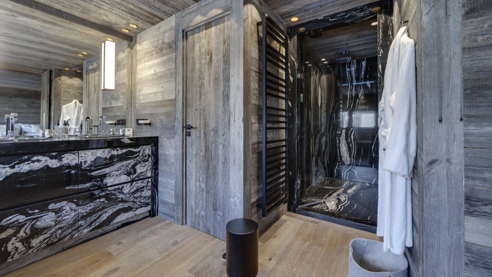 Luxury-Ski-Chalet-Val-D-Isere-Chalet-Ours-Blanc-Oxford-Ski-Bathoom.jpg