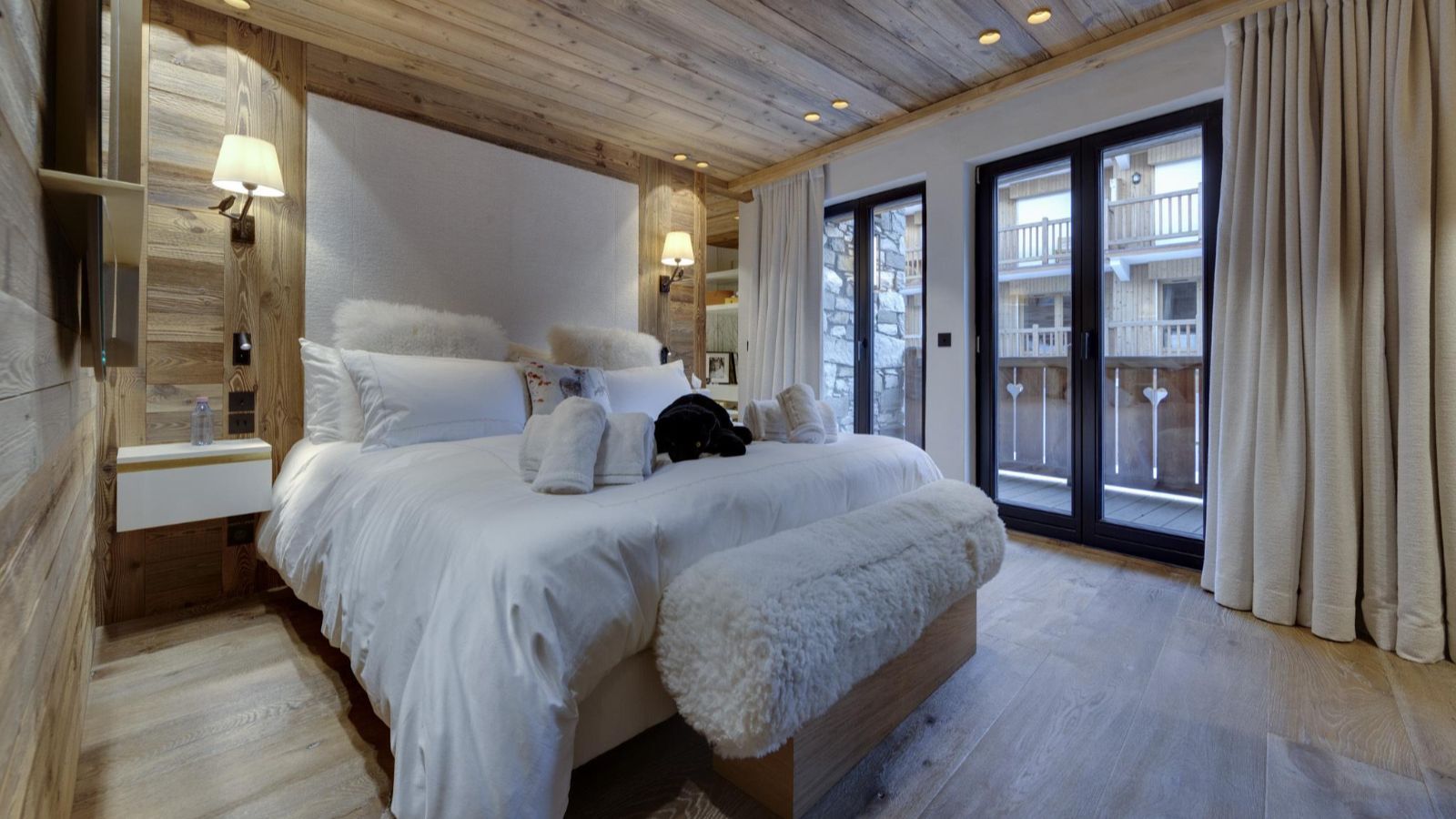 Luxury-Ski-Chalet-Val-D-Isere-Chalet-Ours-Blanc-Oxford-Ski-Bedroom (3).jpg
